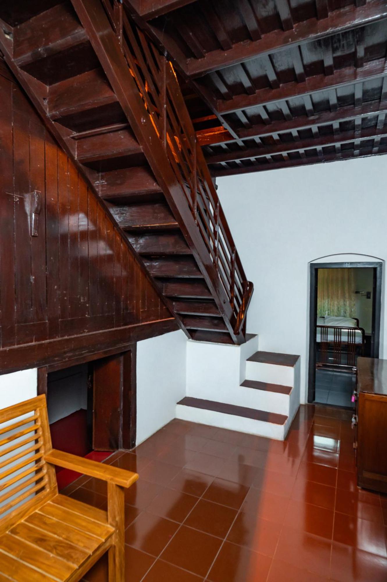 Babira Brookside Heritage Resort Кумараком Екстер'єр фото